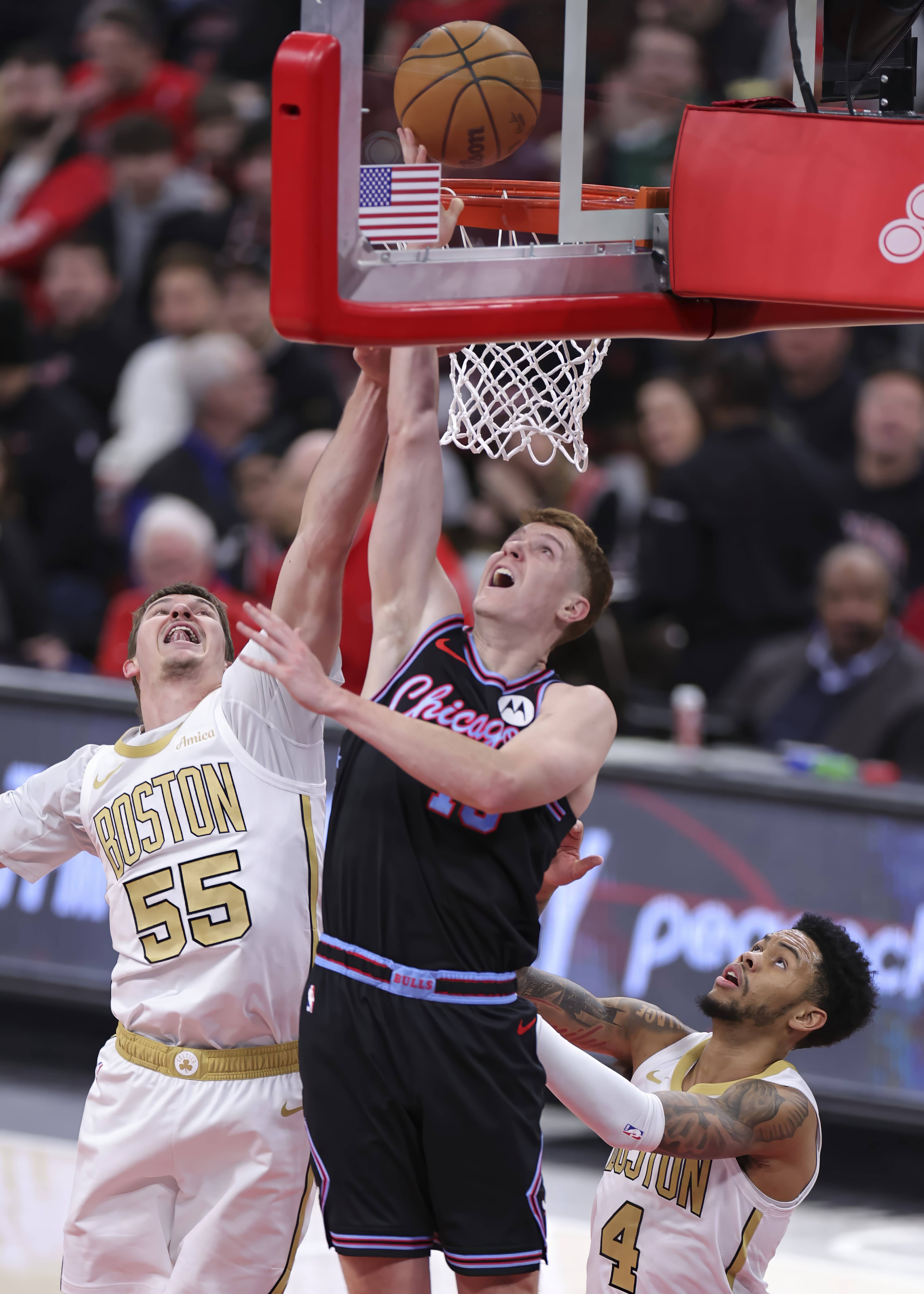 爱游戏-芝加哥公牛迎欧冠关键赛AC米兰围绕NBA常规赛刷新队史纪录，关键时刻纽约尼克斯备战法甲瞬间刷屏