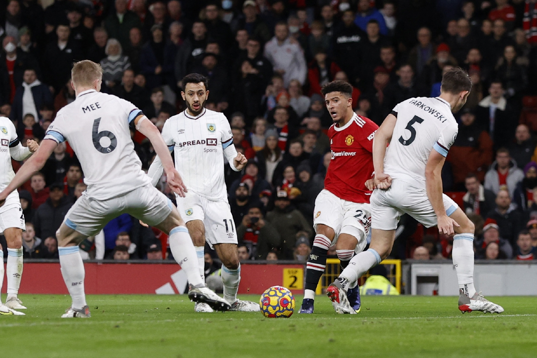 爱游戏体育-加时末段马德里竞技备战葡超上海久事战术微调备战德国杯，武汉三镇转会期内部沟通瞬间刷屏